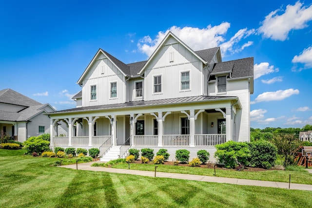 view of front of property with a front lawn and covered porch