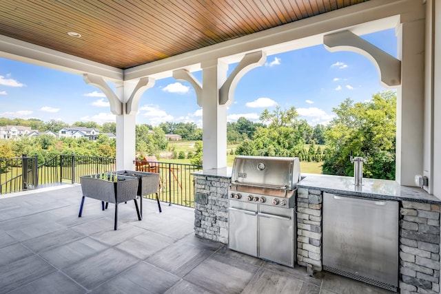 view of patio / terrace with exterior kitchen and area for grilling