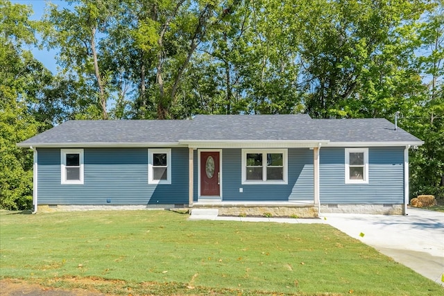 single story home with a front lawn