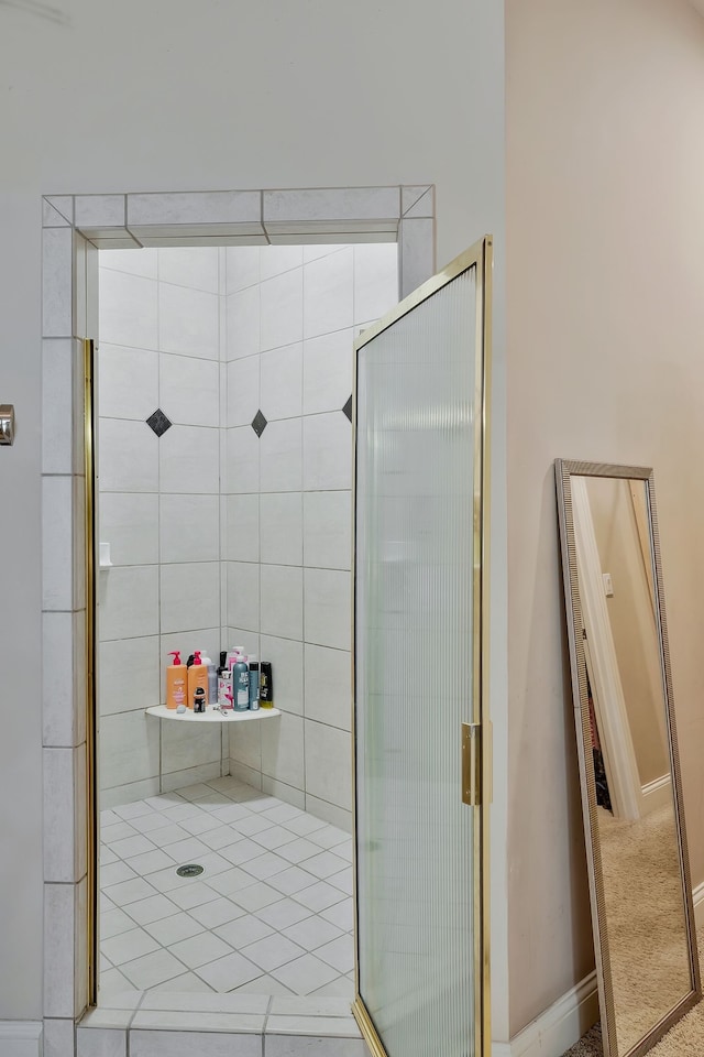 bathroom with a tile shower