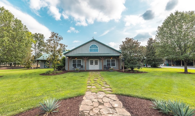 view of front of house featuring covered porch and a front lawn