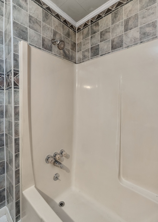 bathroom featuring ornamental molding