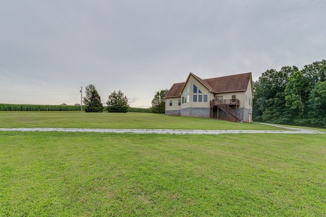 view of front of house featuring a front lawn