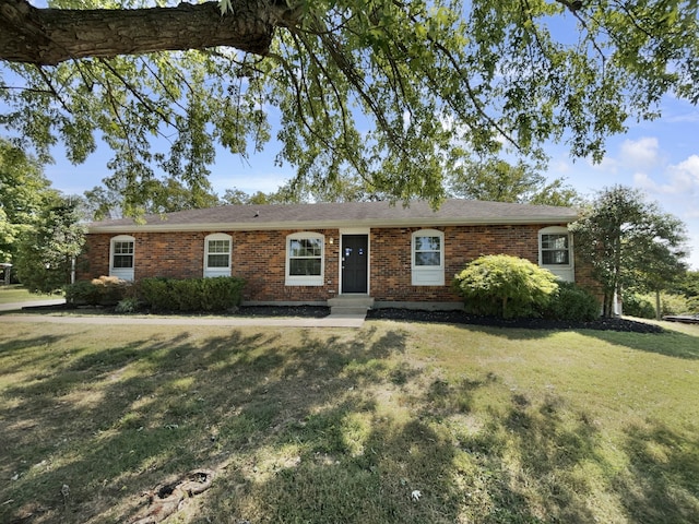 ranch-style house featuring a front lawn