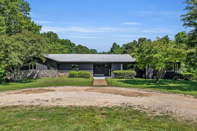 ranch-style home with a front yard