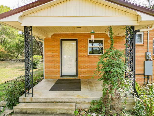 entrance to property featuring a porch