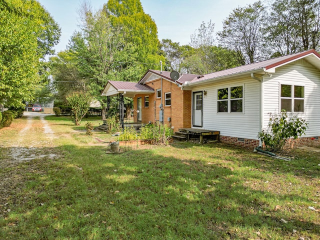 view of front of property with a front lawn