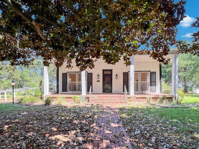 view of front facade featuring covered porch