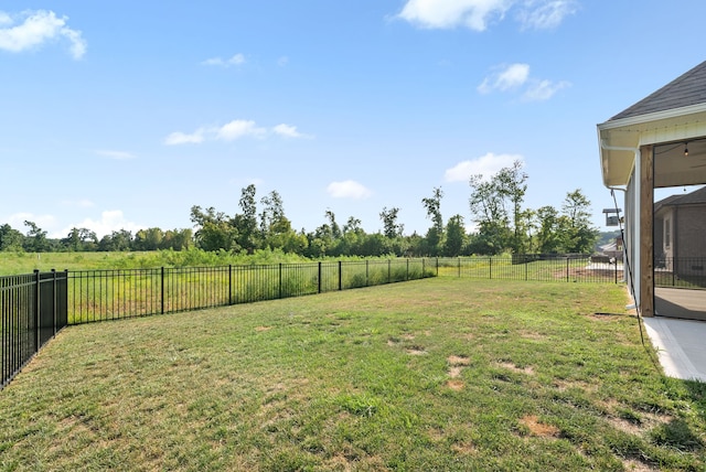 view of yard featuring a rural view