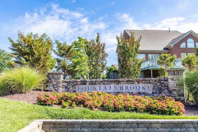 view of community / neighborhood sign