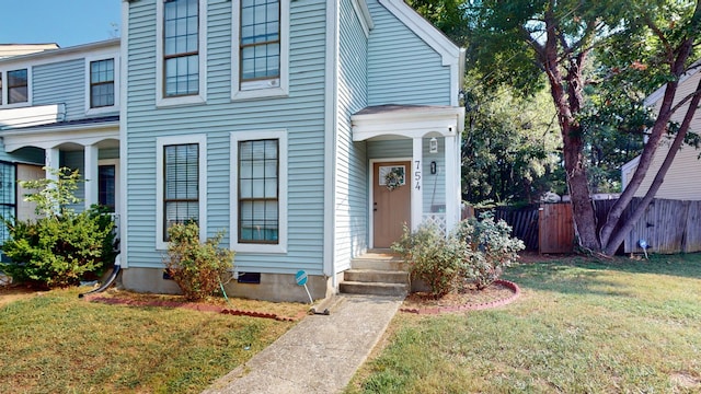 view of front of property featuring a front lawn