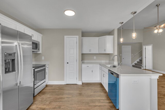 kitchen featuring white cabinets, sink, kitchen peninsula, and stainless steel appliances