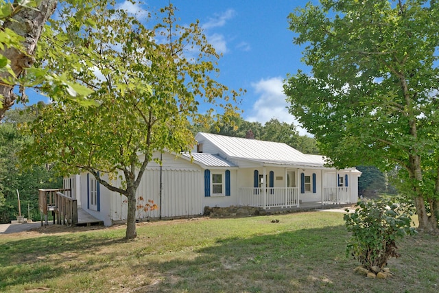 view of front of home with a porch and a front lawn