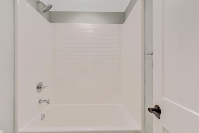 bathroom featuring tiled shower / bath combo