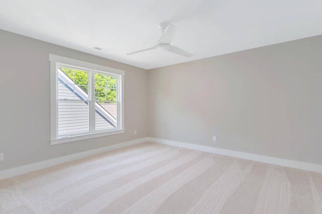 unfurnished room with light carpet and ceiling fan