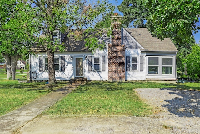 view of front of home with a front lawn