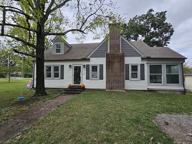 view of front facade with a front lawn