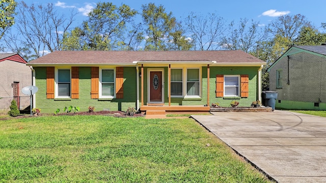 view of front of property featuring a front lawn