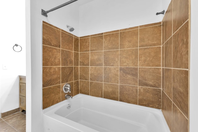 bathroom featuring vanity and tiled shower / bath combo