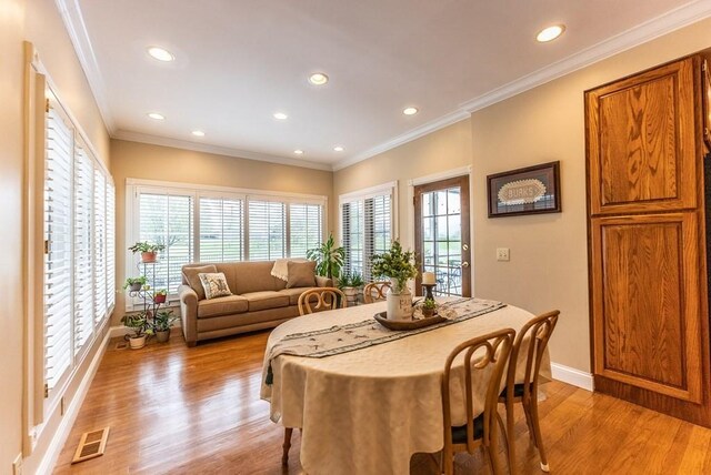 233 Nine Mile Cross Rd W, Pikeville, TN 37367 - dining room featuring recessed lighting, baseboards, light wood-type flooring, visible vents, and ornamental molding