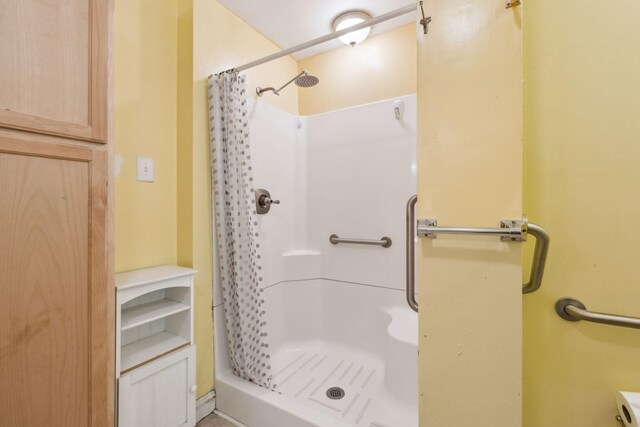 163 Longbranch Rd, Hohenwald, TN 38462 - bathroom featuring a stall shower
