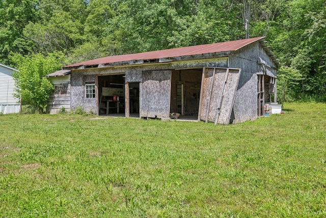 163 Longbranch Rd, Hohenwald, TN 38462 - view of outdoor structure with an outdoor structure and a wooded view