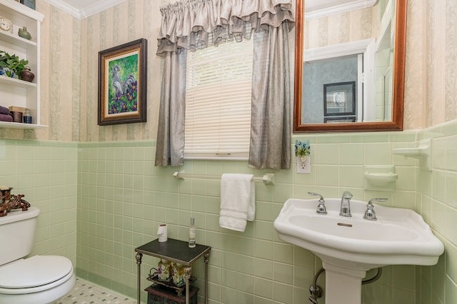 bathroom with tile walls, toilet, crown molding, and tasteful backsplash