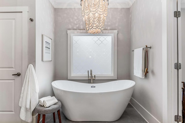 bathroom featuring a notable chandelier and a bathtub