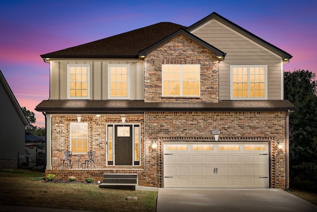 view of front property featuring a garage