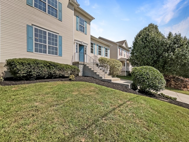 view of front of house with a front yard