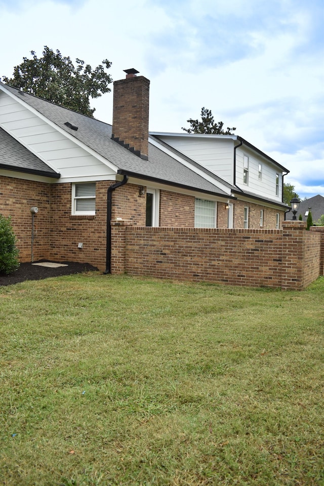 back of house featuring a yard