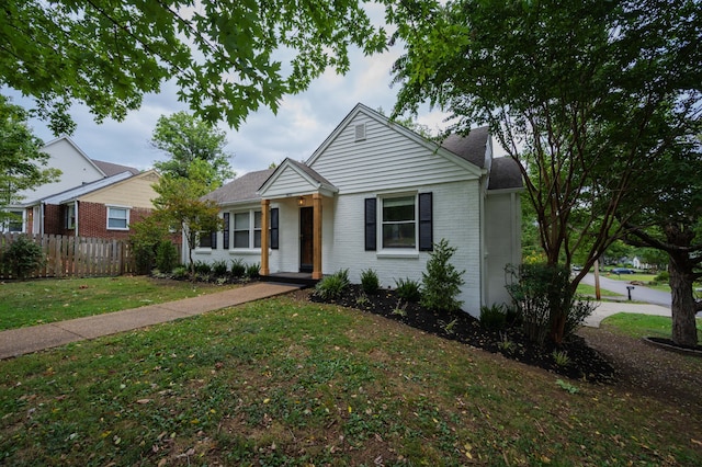 ranch-style house featuring a front lawn