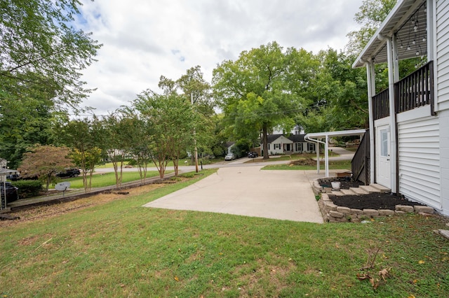 view of yard with a patio area