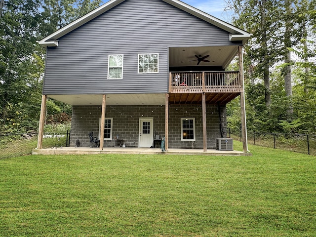 back of property featuring a patio area, a yard, and ceiling fan