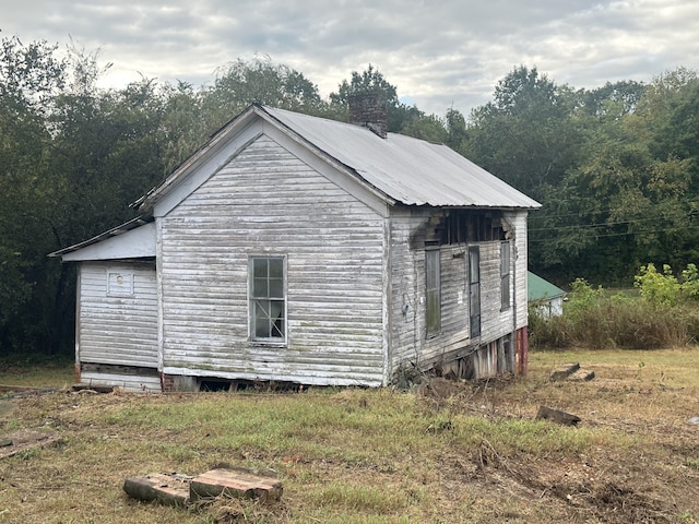 view of side of property with a lawn