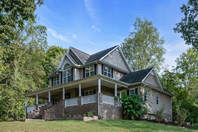 view of front of property featuring a porch and a front lawn