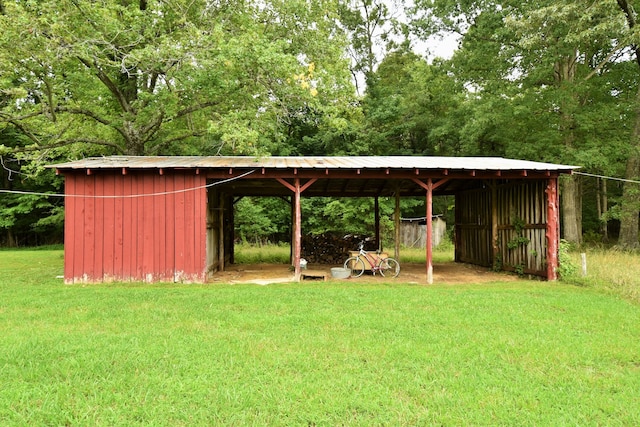 exterior space with a yard