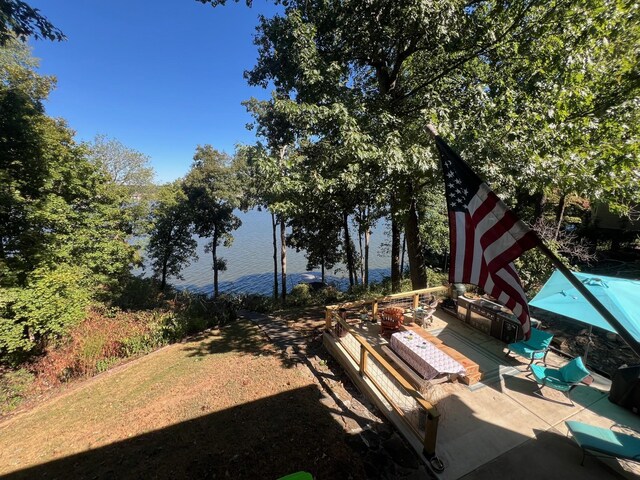 view of yard with a patio area