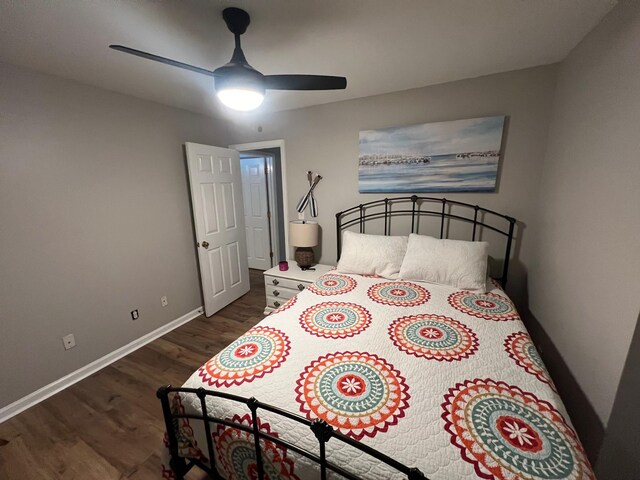 bedroom featuring dark wood-type flooring and ceiling fan