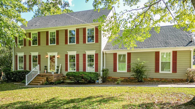 colonial house featuring a front yard