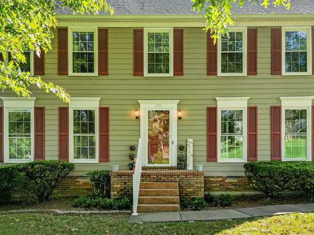 view of colonial inspired home