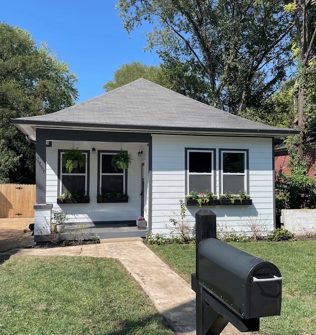 view of front of home featuring a porch and a front yard