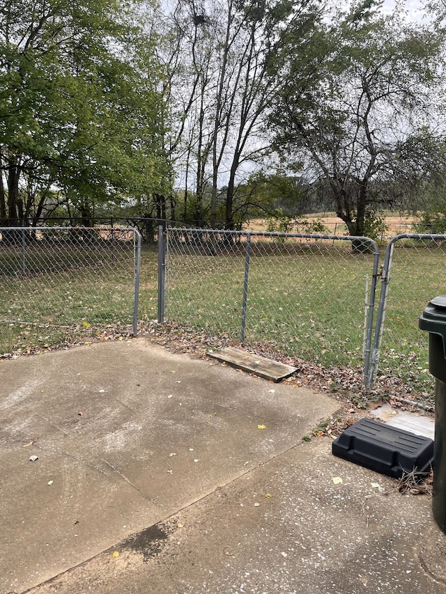 view of yard with a patio area