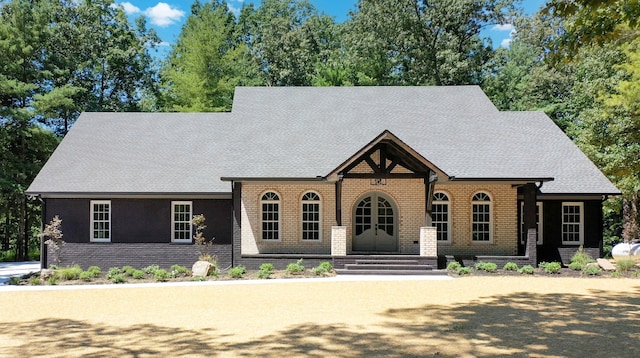 view of front facade with covered porch