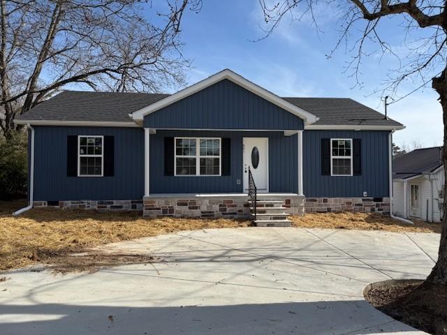 view of front of property with covered porch