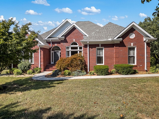 view of front of home featuring a front lawn