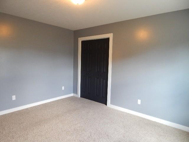 empty room with carpet