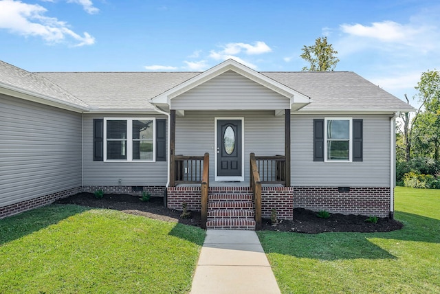 view of front facade featuring a front lawn