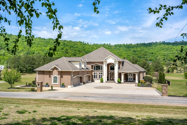 view of front of house with a front lawn