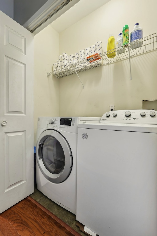 washroom with independent washer and dryer and dark hardwood / wood-style floors